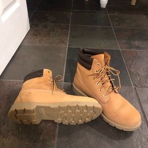 Like new Timberland 6” waterproof boots. Never fit right